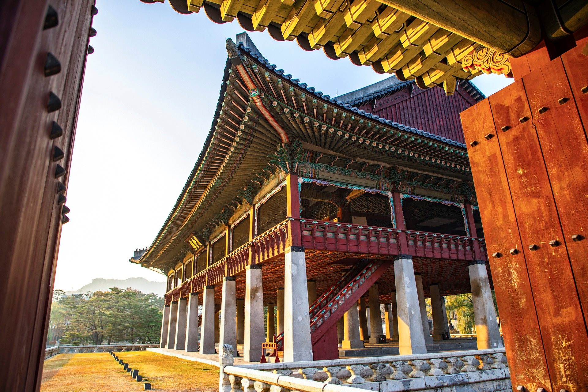 Trek_Package 5443 - gyeongbok-palace-5837670 1920