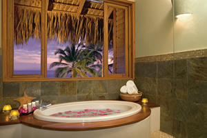 Jacuzzi nas suites - Zoëtry Agua Punta Cana